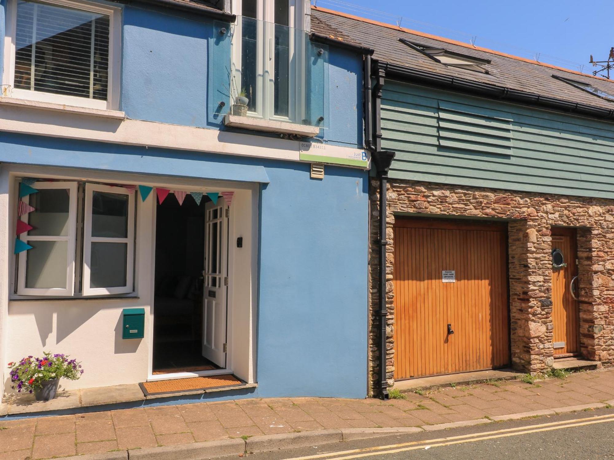 Broadstone Boathouse Apartment