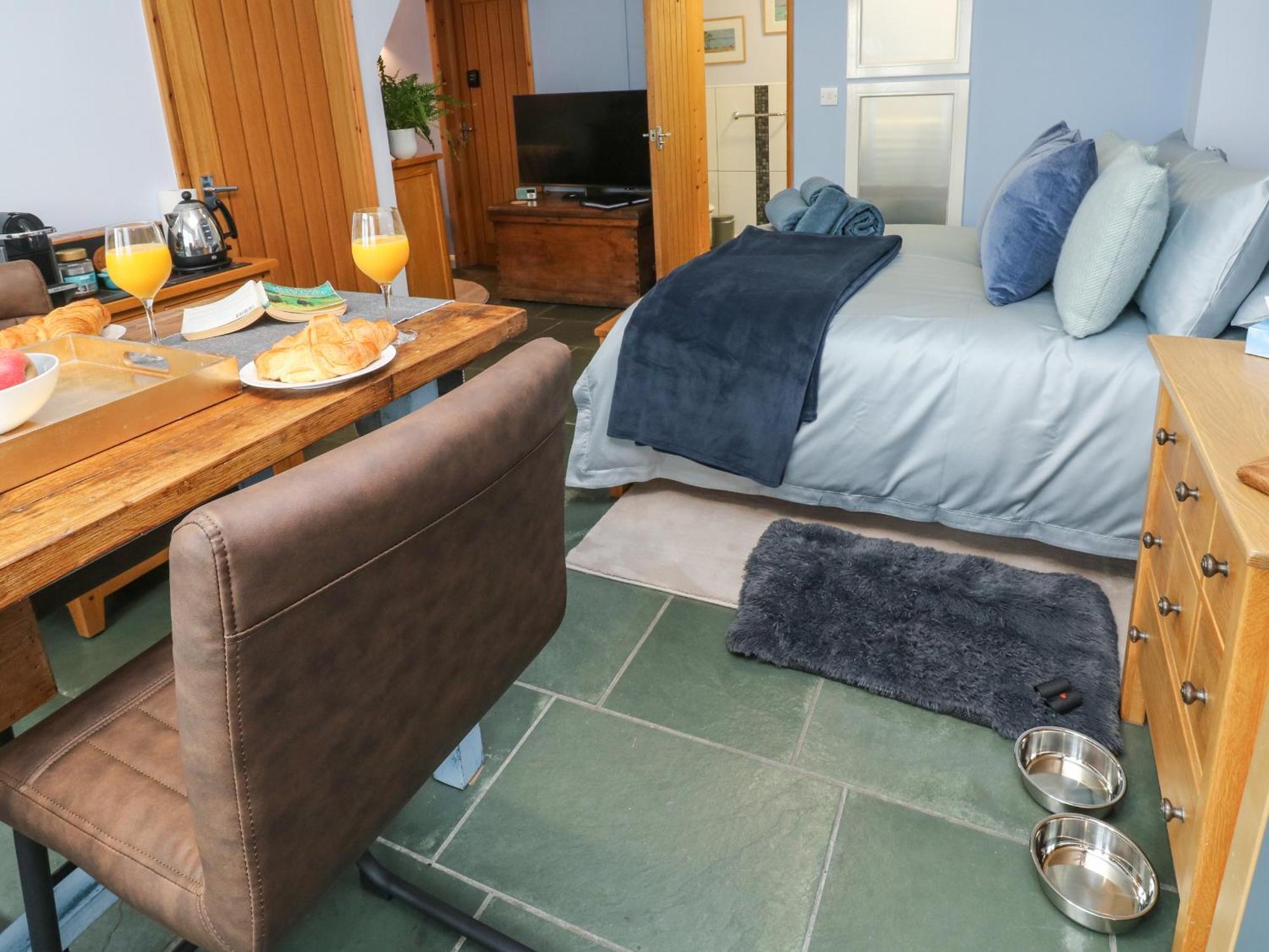 Apartment Broadstone Boathouse